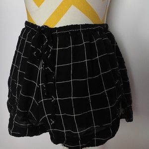 BRANDY 💓 MELVILLE PRINT SHORTS! 1 HR PRICE DROP